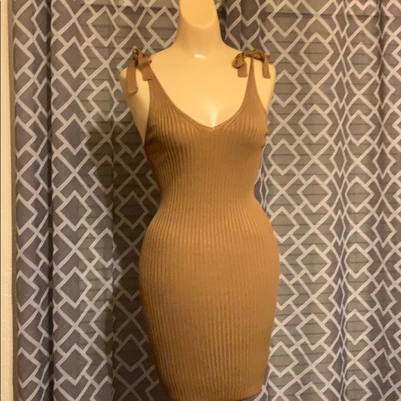 Dresses & Skirts - Bodycon dress